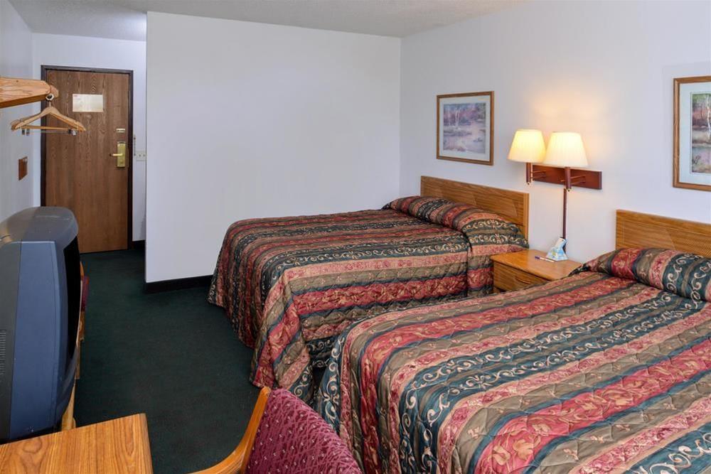 Americas Best Value Inn Walcott Davenport - photo 6