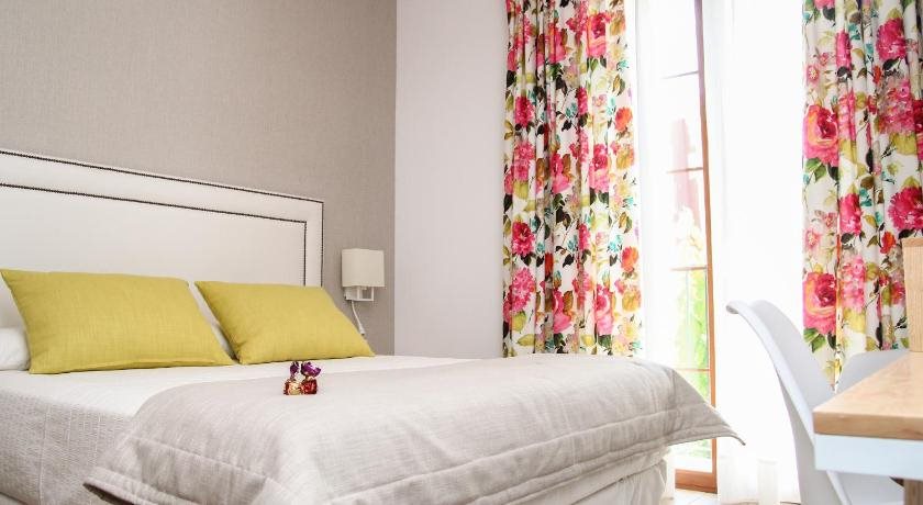 Rosal by Seaward Suites — 4-Star Luxury Hotel in Villajoyosa, Spain