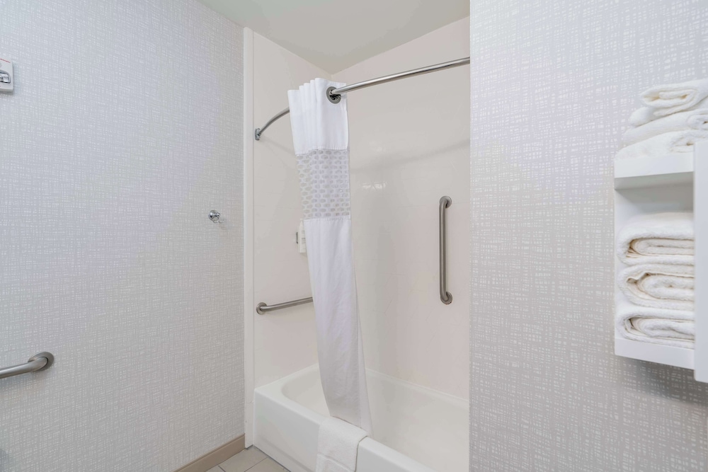Hampton Inn Bloomington West - photo 26