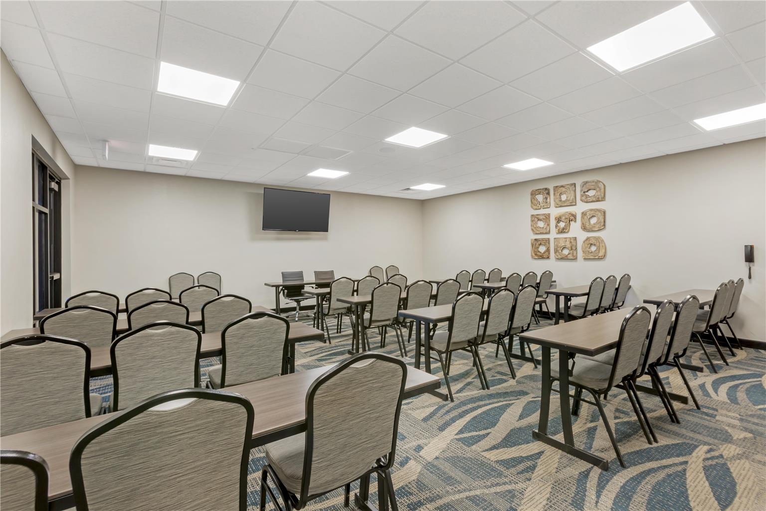 Super 8 by Wyndham Greensboro Coliseum Conv. - photo 62