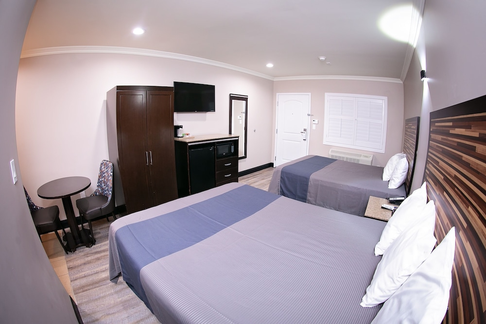 Diamond Bell Inn & Suites - photo 15