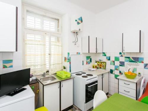 Apartment Blue & Green Two Bedroom Apartment with Terrace and Garden View