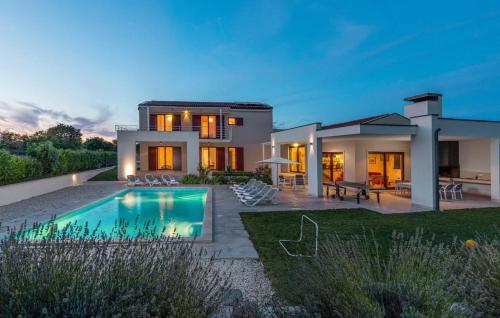 Villa Dora in Central Istria kids friendly with private pool and playground for 10 persons — 4-Star Luxury Hotel in Svetvincenat, Croatia