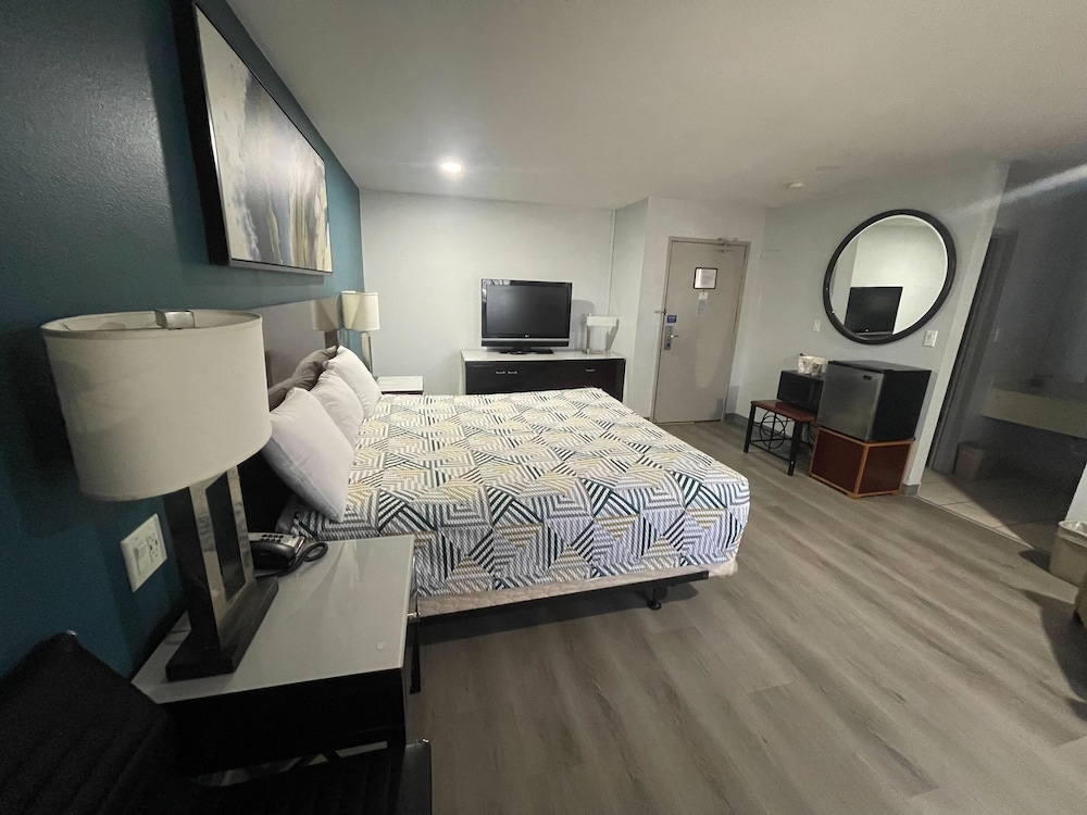 Portside Inn & Suites - photo 9