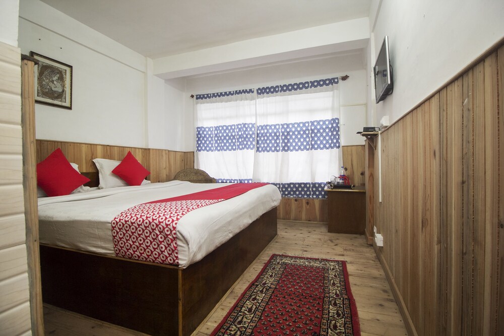 OYO 6519 Batasia Loop - carbon neutral hotel in Darjiling