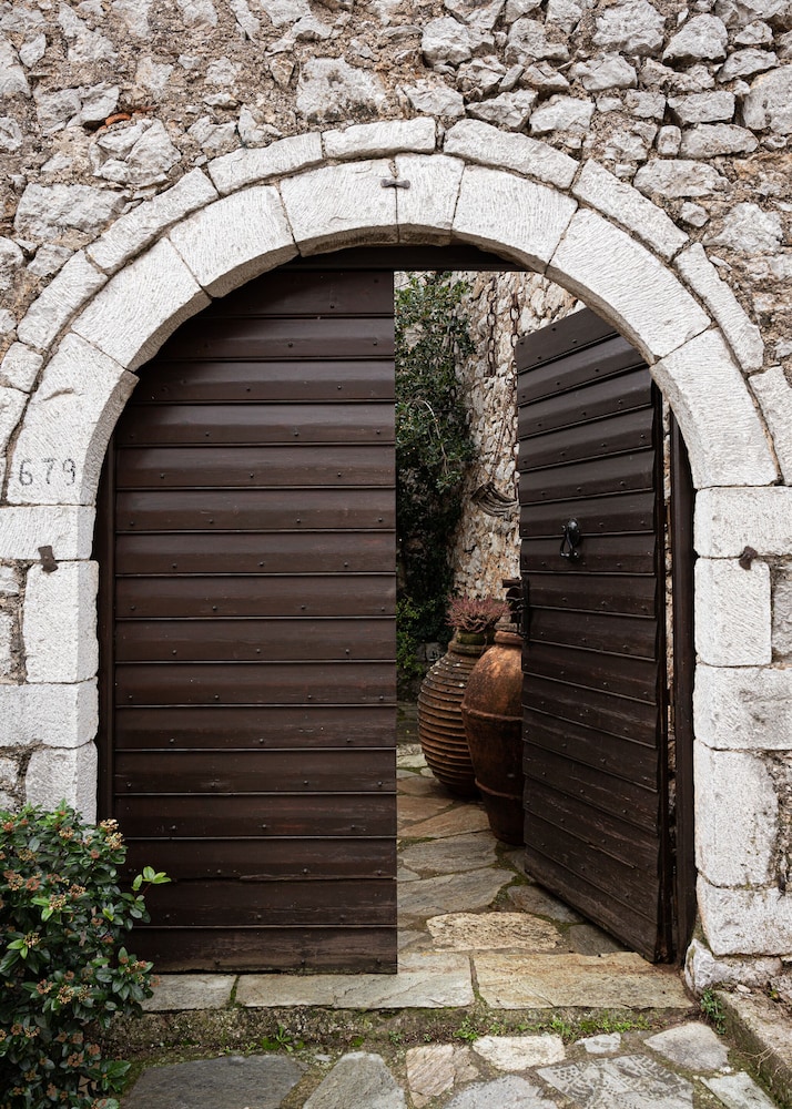 Arachova Wooden Chalet — 4-Star Luxury Hotel in Arachova, Greece
