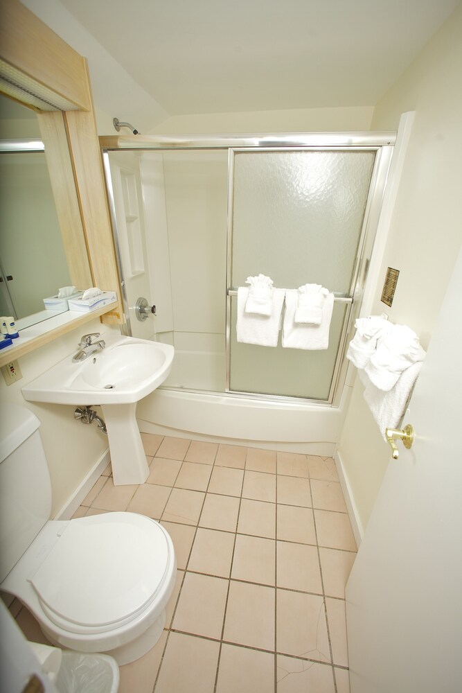 The Mountaineer Inn at Stowe - photo 27