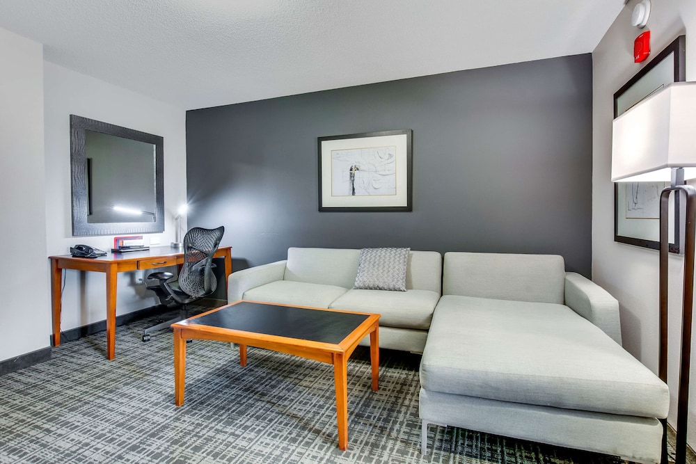 Hilton Garden Inn Louisville Airport - photo 17