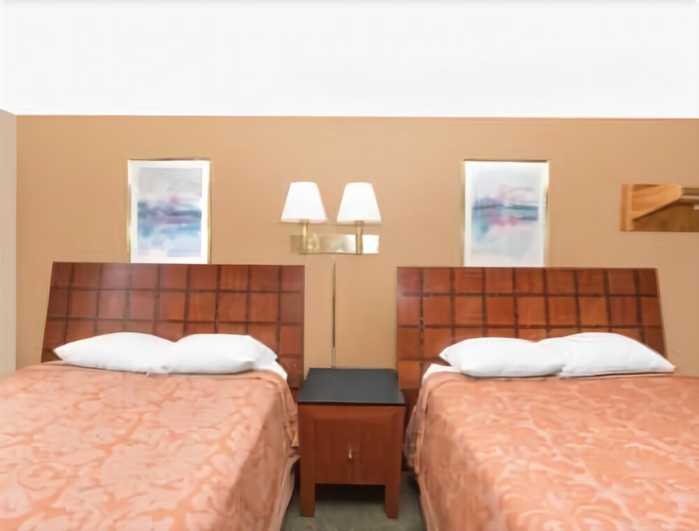 Super 8 by Wyndham Sioux City Morningside Area - photo 5
