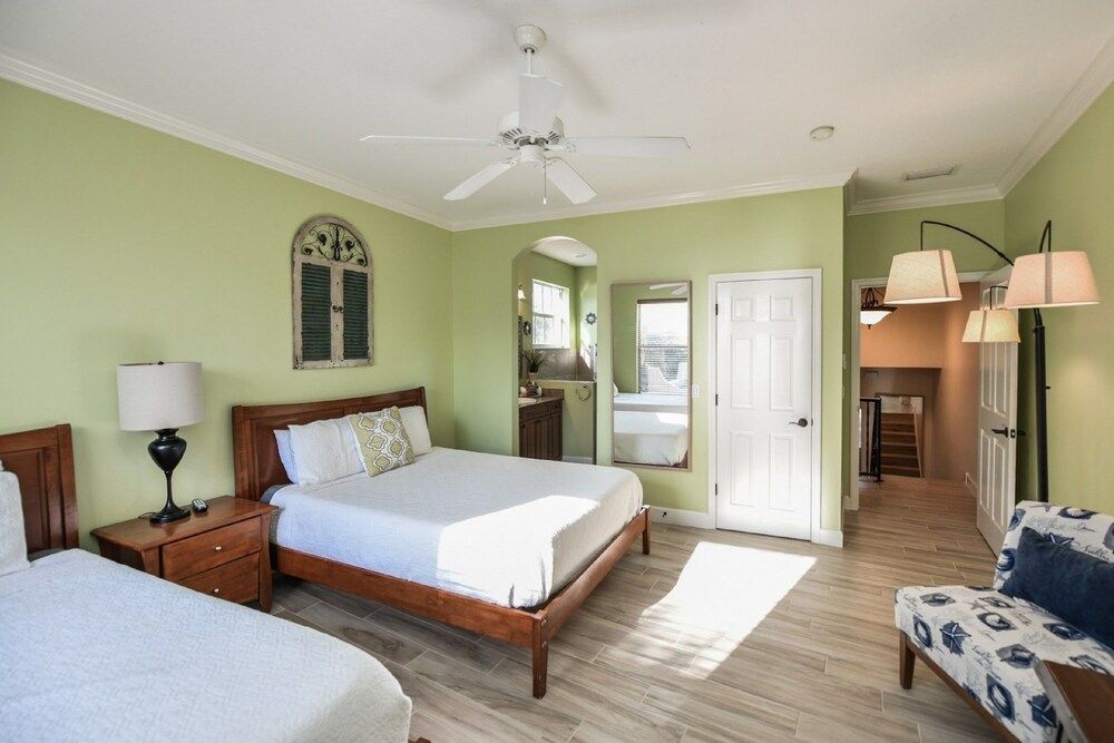 Villa Castile 5204 — 4-Star Luxury Hotel in Siesta Key, United States