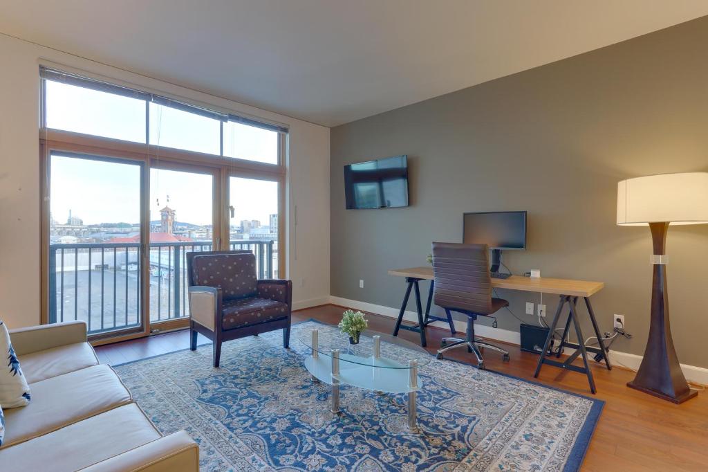 Spacious Downtown Location great for work and relaxing - photo 35