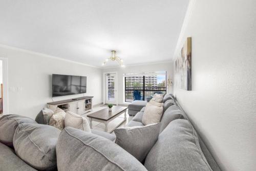 Amazing Saida beachfront 2 steps from amenities in South Padre Island, United States