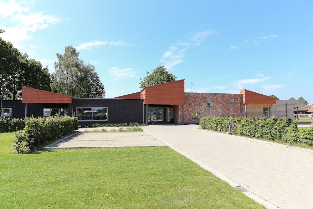 Camping Houtum — 4-Star Luxury Hotel in Kasterlee, Belgium