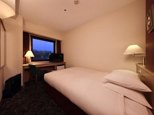 Minamisenri Crystal Hotel Vacation STAY 78139v — hotel in Suita