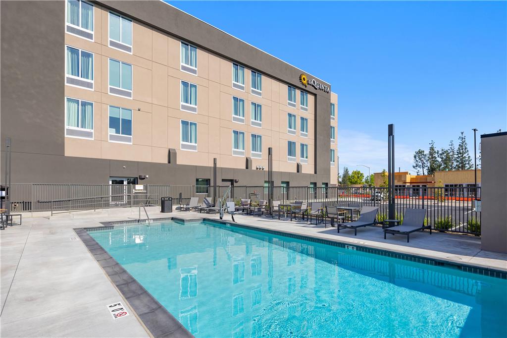 La Quinta Inn & Suites by Wyndham La Habra - photo 23