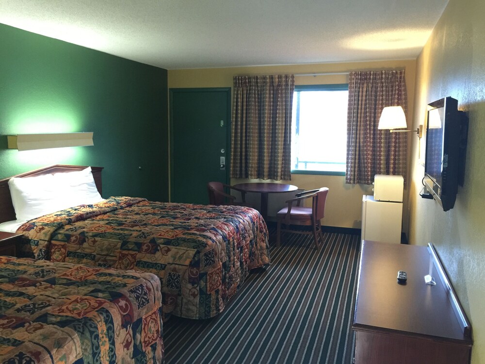 Family Budget Inn - photo 5
