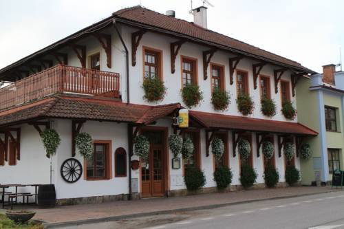 Penzion Restaurace u Helferů — hotel in Rovensko Pod Troskami