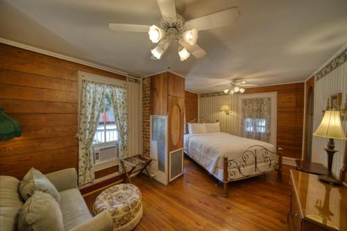 Downtown Magnolia Ste Piedmont in Eureka Springs, United States