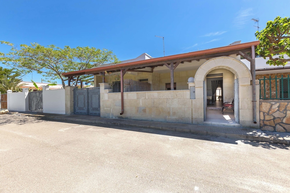 2463 Villetta Ginestra by Barbarhouse in Porto Cesareo, Italy