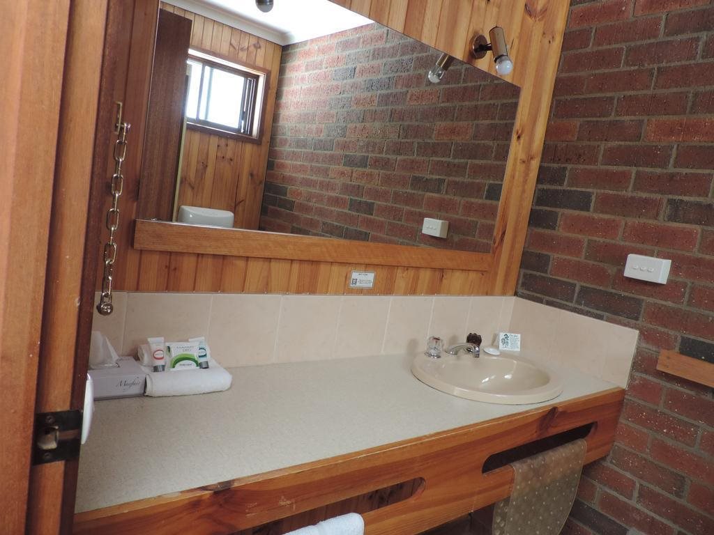 Tooleybuc Country Roads Motor Inn in Swan Hill, Australia