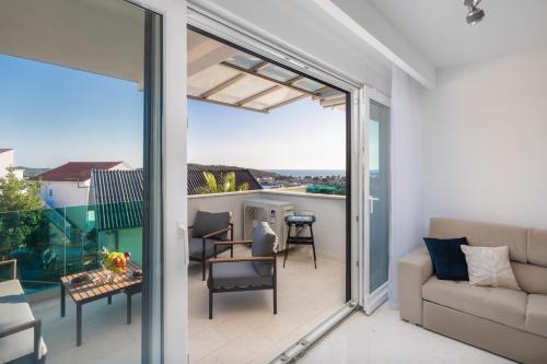 Apartment Maya Center Modern 2bd — 4-Star Luxury Hotel in Rogoznica, Croatia