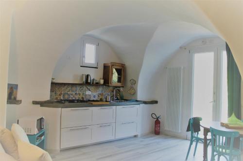 Antica Casa del Canto Relax Natura Bike Fast WiFi Private Parking — 4-Star Luxury Hotel in Calice Ligure, Italy