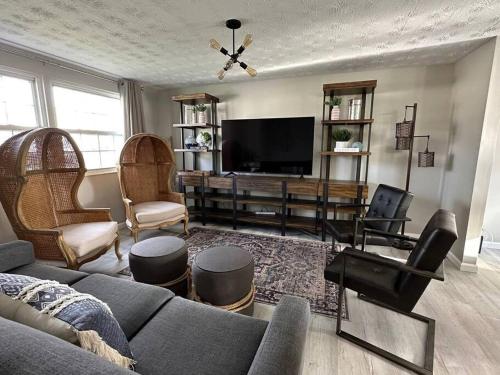Modern Retreat Newly Remodeled Gem — Englewood