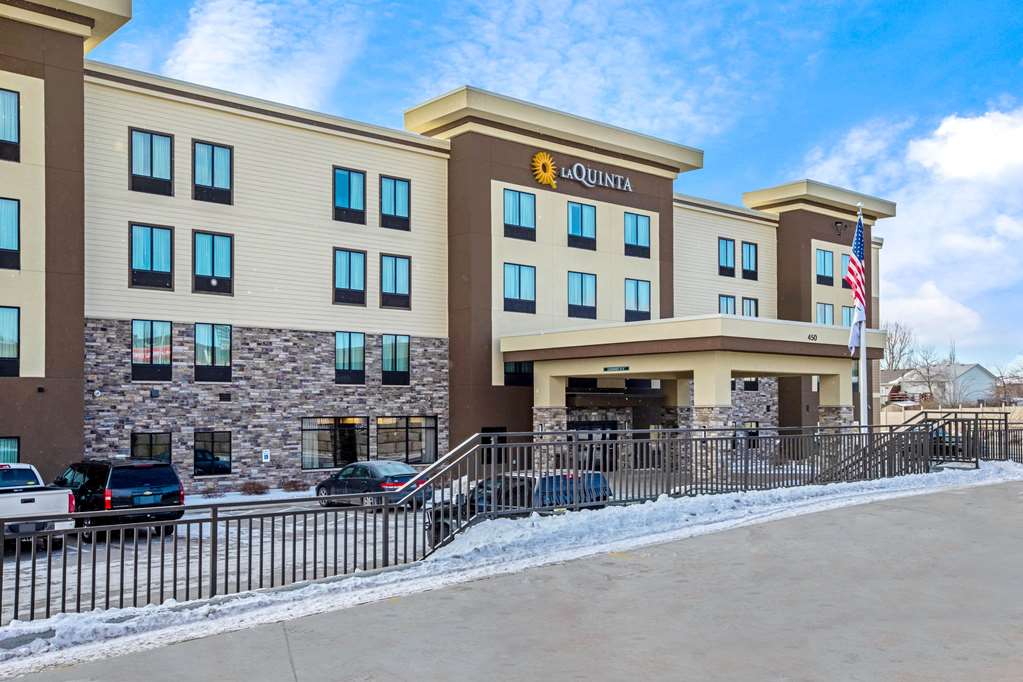 La Quinta Inn & Suites by Wyndham Gillette - photo 3