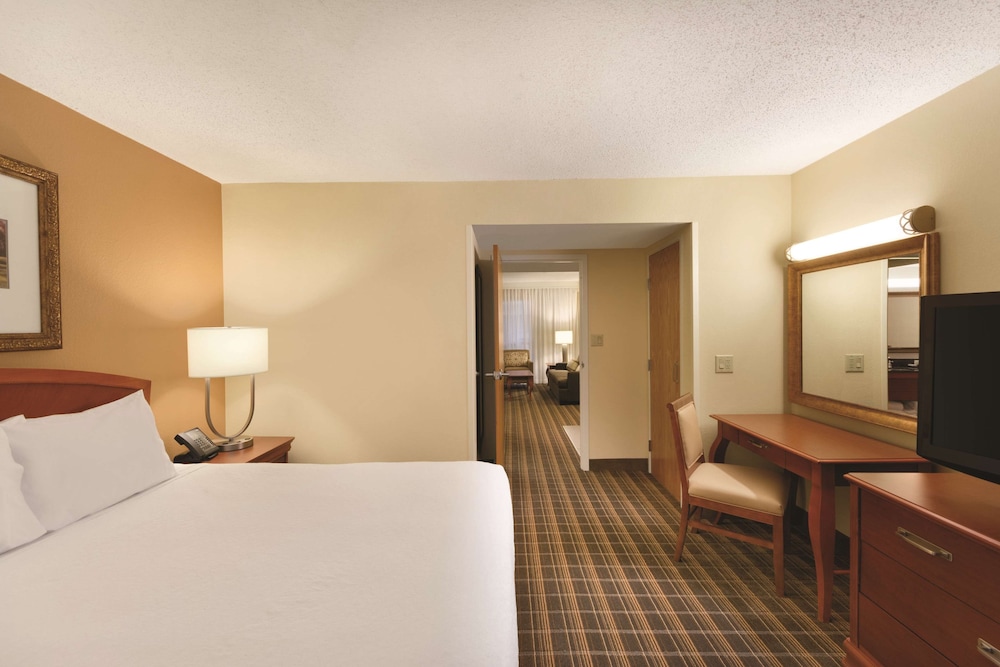 Embassy Suites Greenville Golf Resort & Conference Center - photo 7