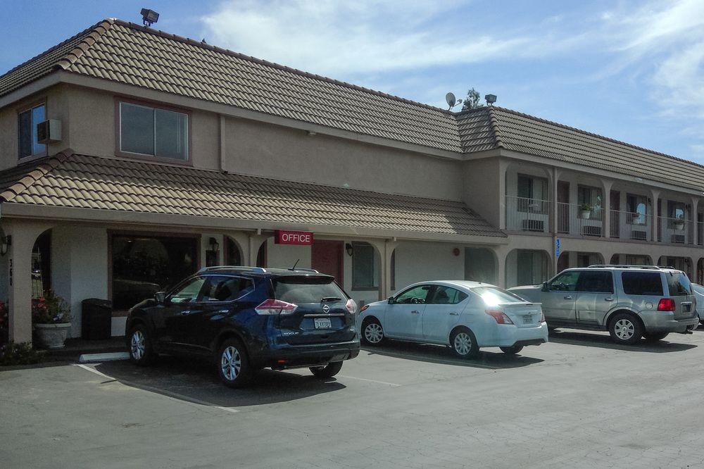 Econo Lodge Gilroy - photo 23