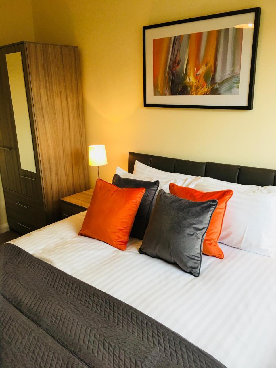 AmberBlue@Epsom — 4-Star Luxury Hotel in Epsom, United Kingdom