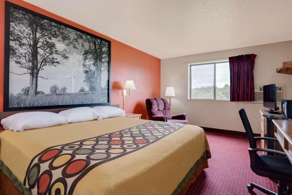 Super 8 by Wyndham Martinsburg - photo 4