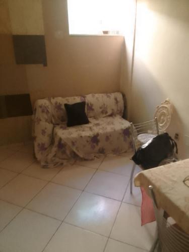 Sofá cama sala de estar - last minute hotel in Unknown City