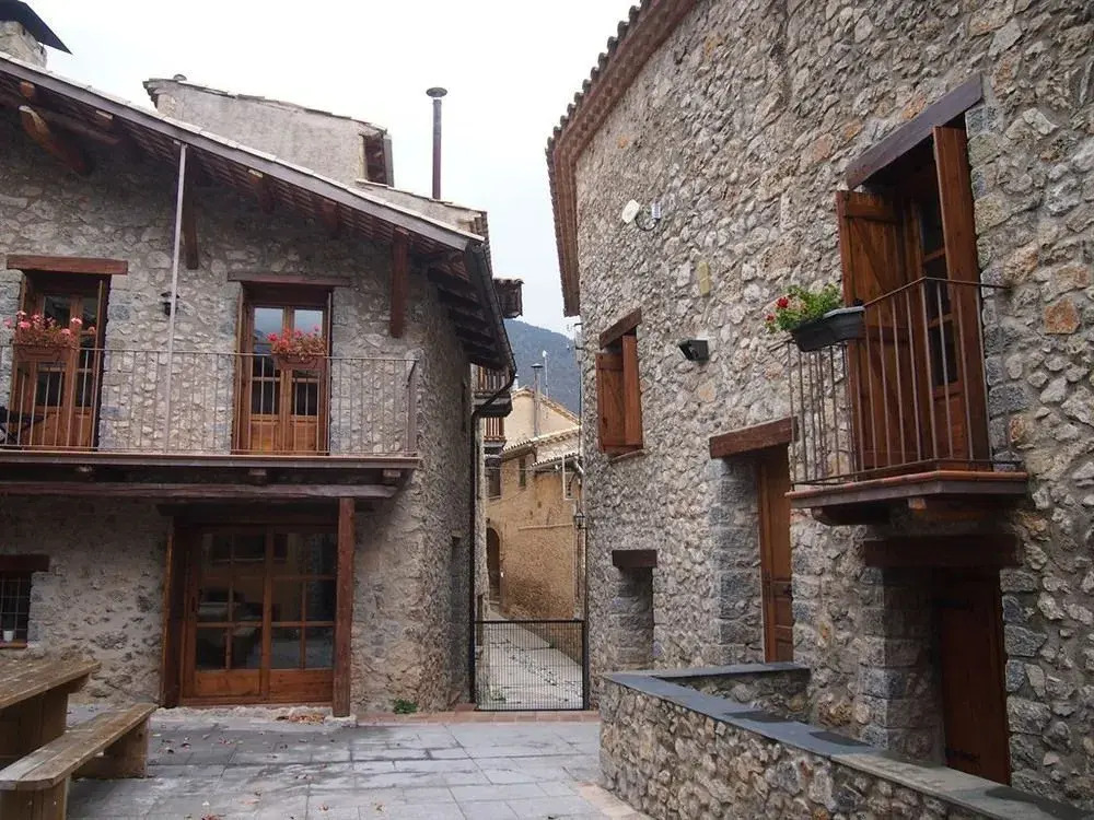 Cal Roseta - carbon neutral hotel in Gosol