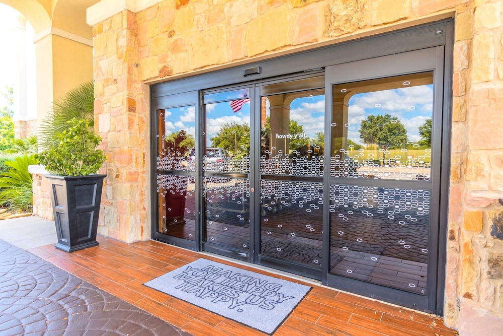 Hampton Inn and Suites College Station - photo 3