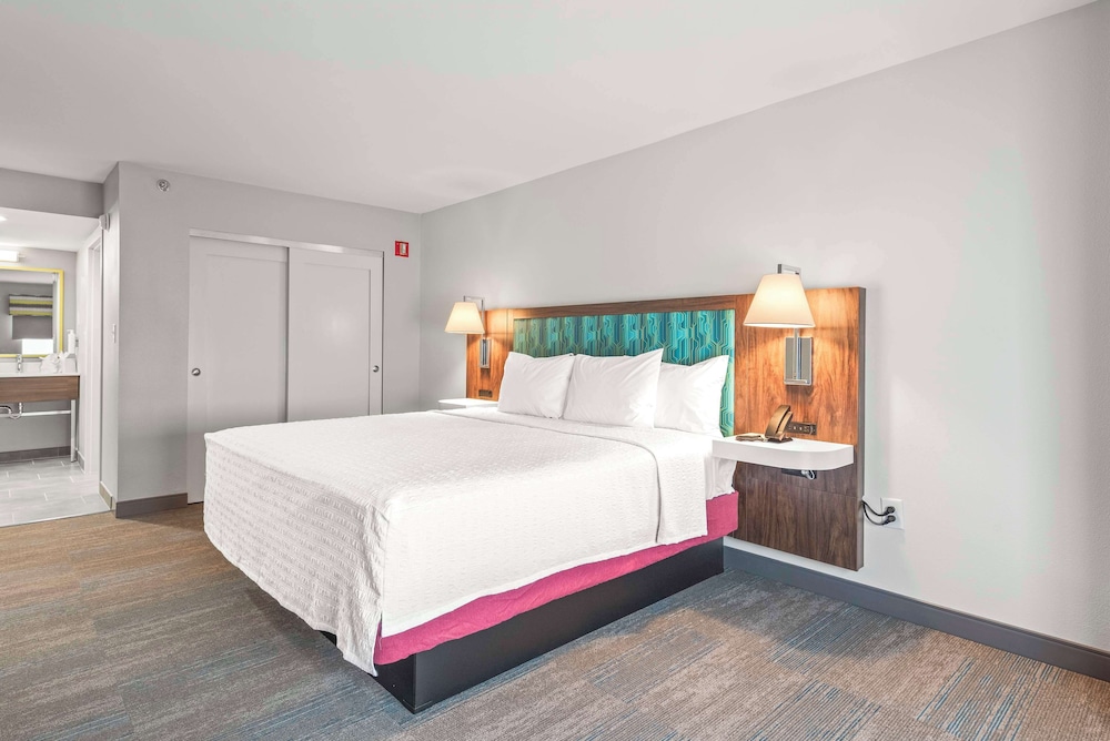 Hampton Inn Columbus North - photo 4