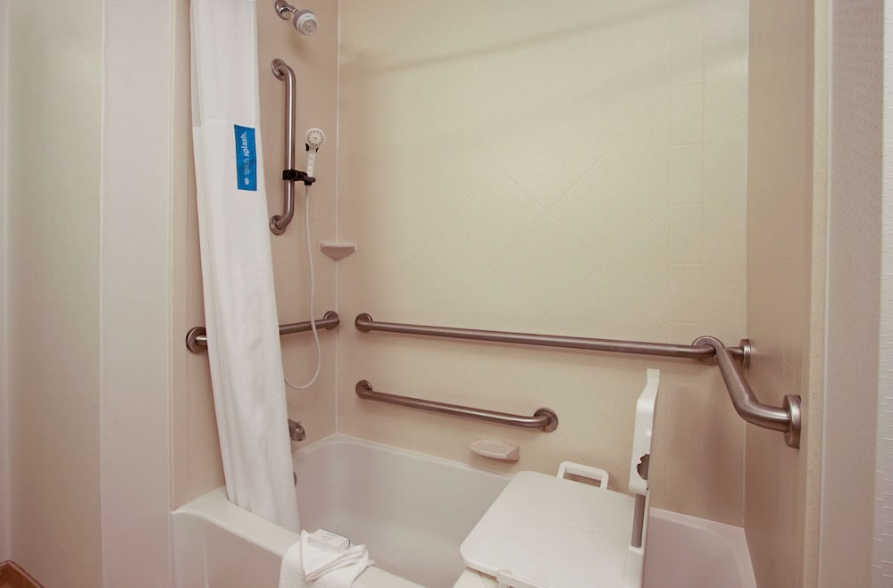 Hampton Inn Winfield - photo 20