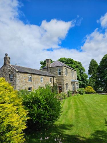 Dunns Houses Farmhouse B&B — 4-Star Luxury Hotel in Otterburn, United Kingdom