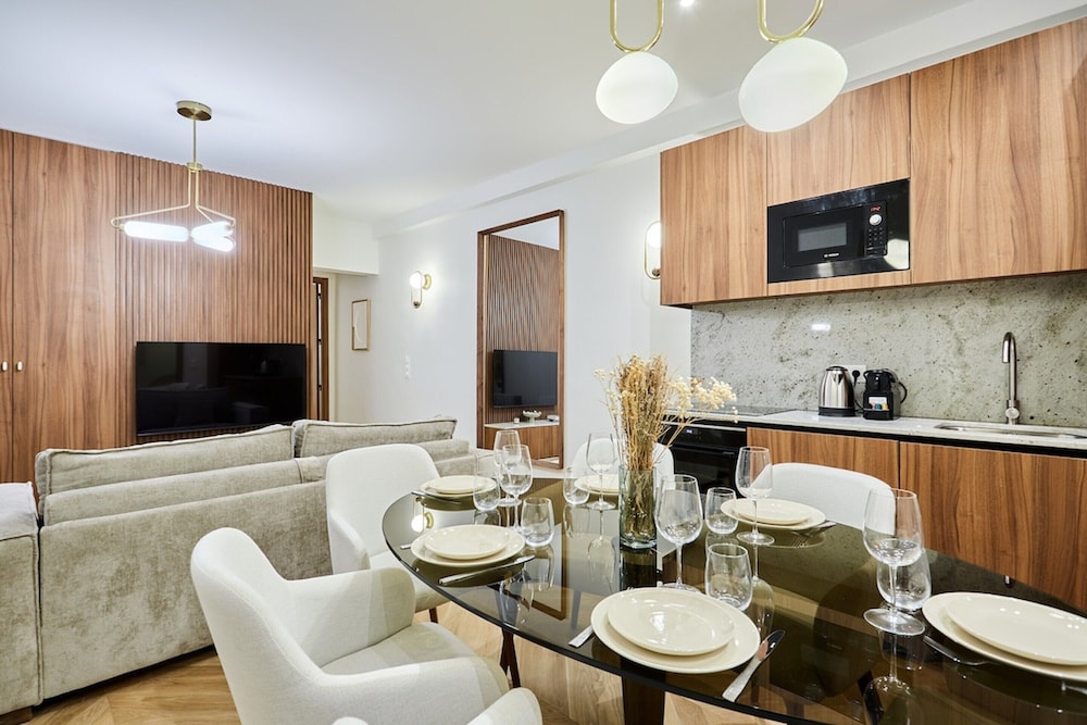 Superb Air conditioned Apartment Center of Paris — 4-Star Luxury Hotel in Paris, France