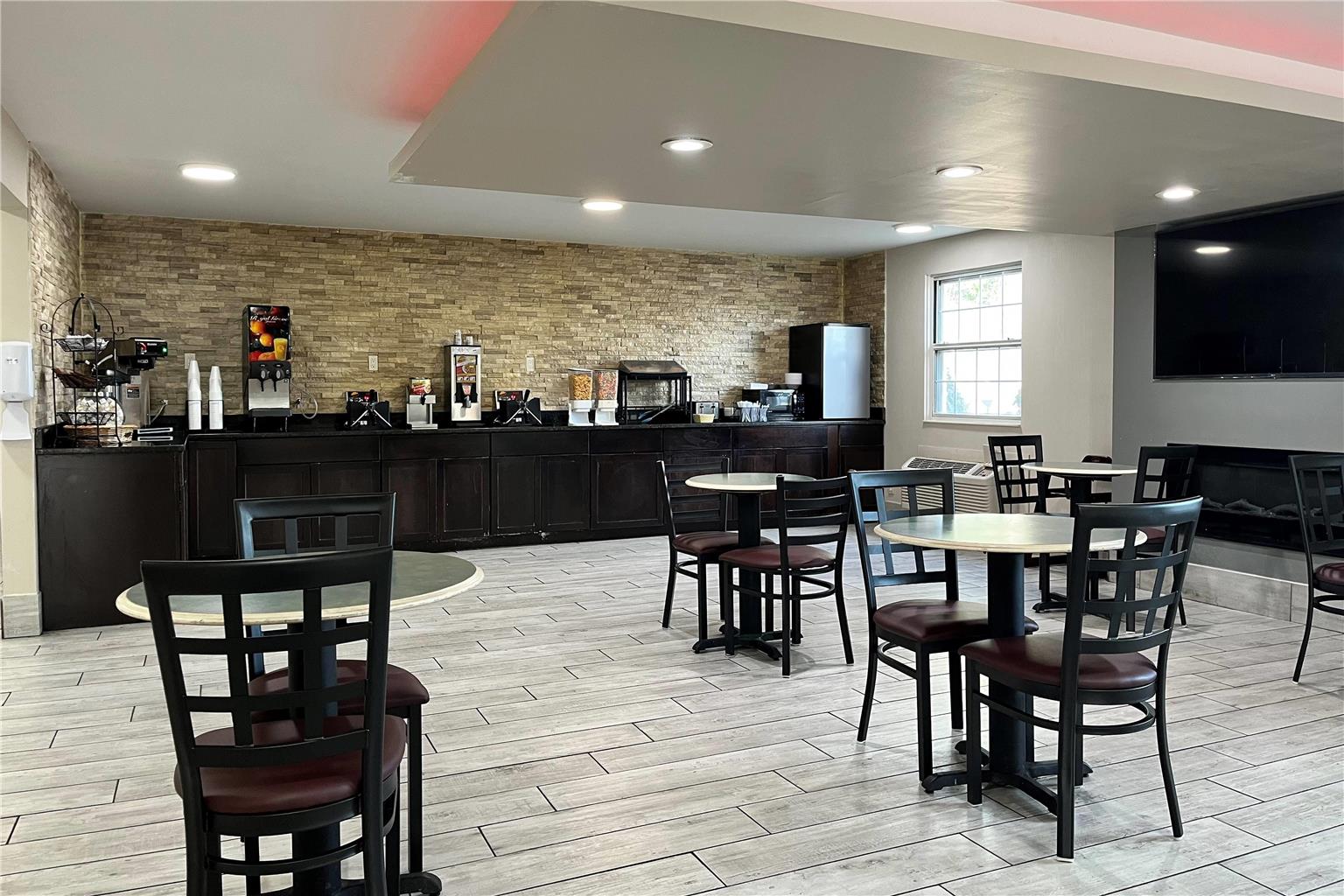 Baymont by Wyndham Indianapolis Airport Lynhurst - photo 10