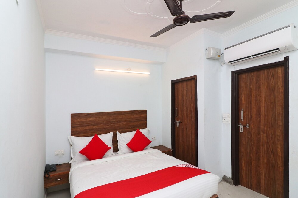 Sathguru Residency by OYO Rooms — hotel in Noida