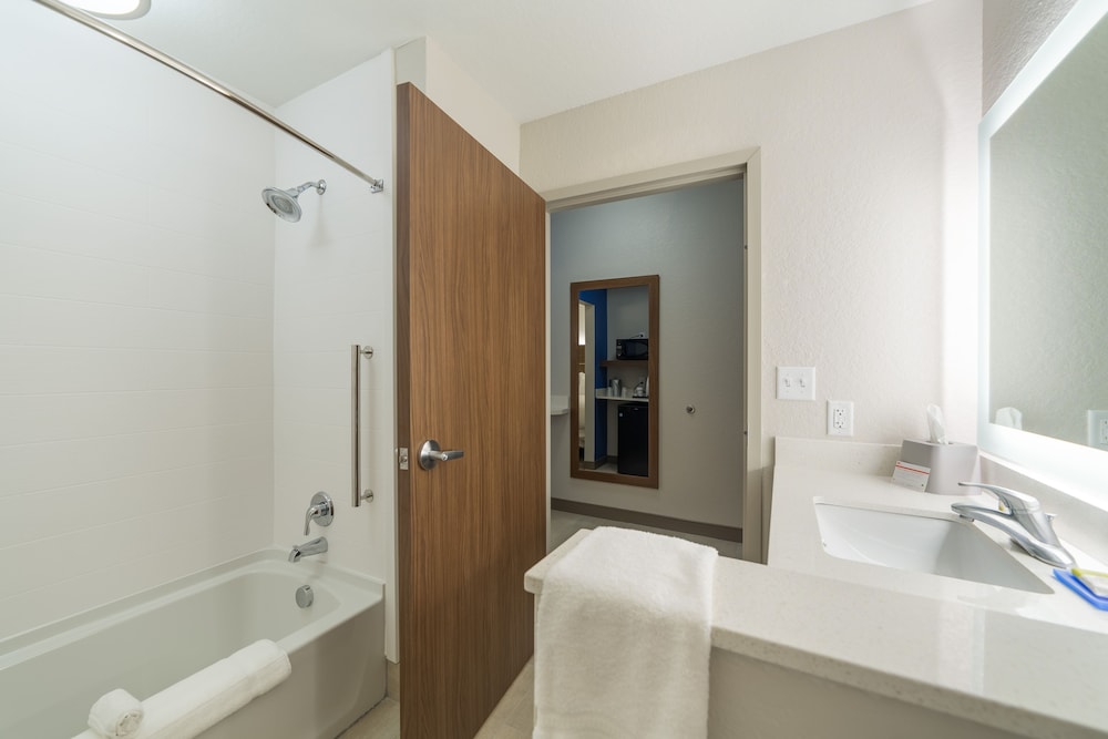 Holiday Inn Express and Suites San Marcos South by IHG - photo 19
