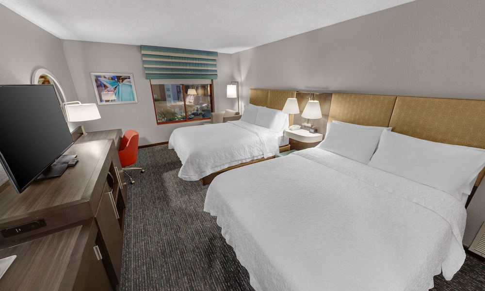 Hampton Inn Tropicana - photo 15