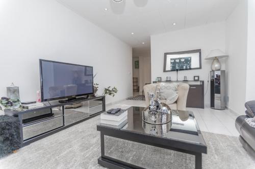 Appartement à 700m gare centrale plage — 4-Star Luxury Hotel in Pointe-Noire, Republic of the Congo