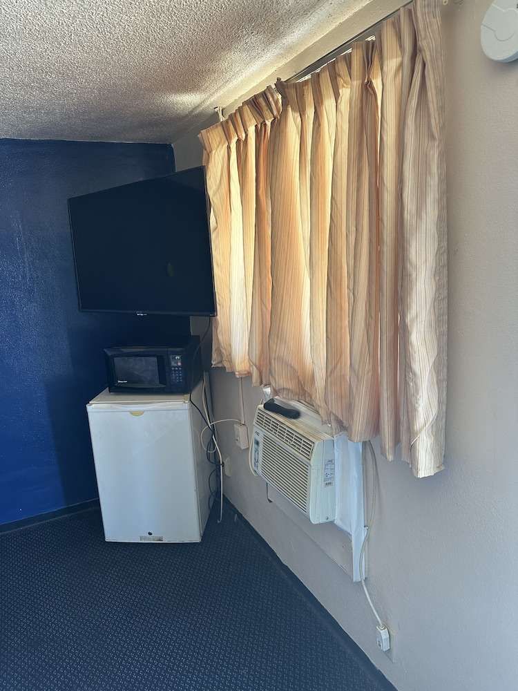 Crestview Motel Inc - photo 7