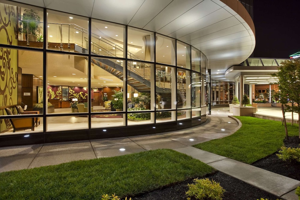 Embassy Suites Buffalo - featured photo