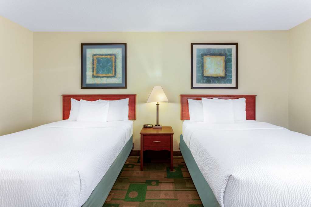 La Quinta Inn by Wyndham Chicago Willowbrook - photo 12