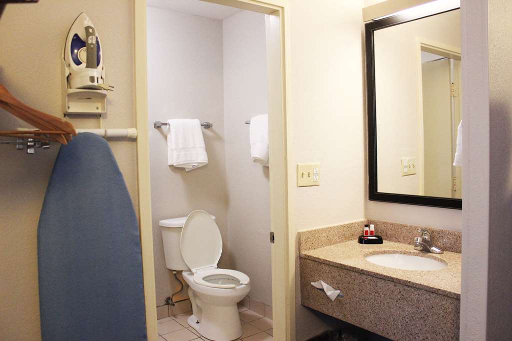 Wingate by Wyndham Dayton North - photo 9