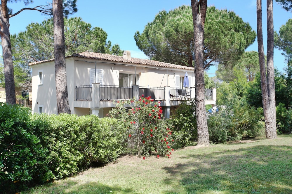Résidence Prestige Clos Bonaventure — 4-Star Luxury Hotel in Gassin, France