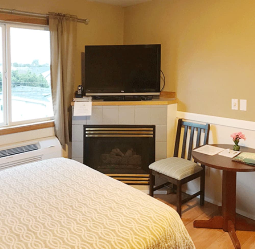 Hillcrest Inn - photo 24